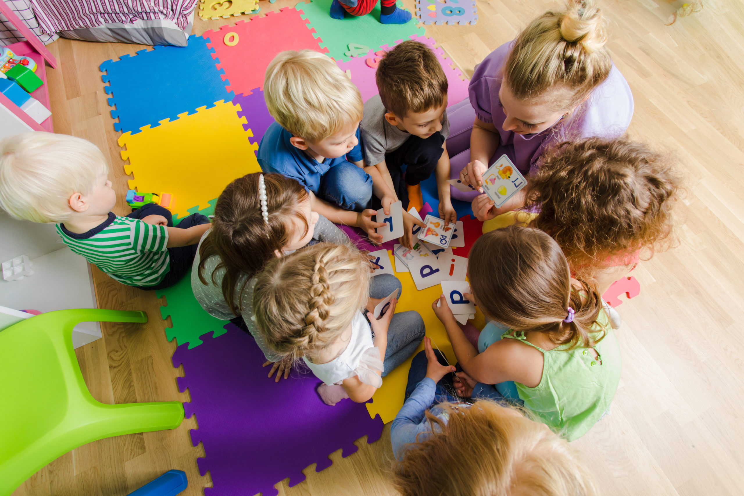 3 Benefits of Using A Daycare Service