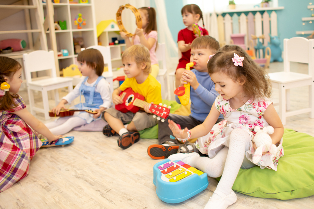 kids, playing, with, instruments, at, daycare